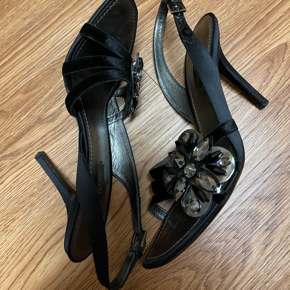 Louis Vuitton Shoe - Picture 3 of 8